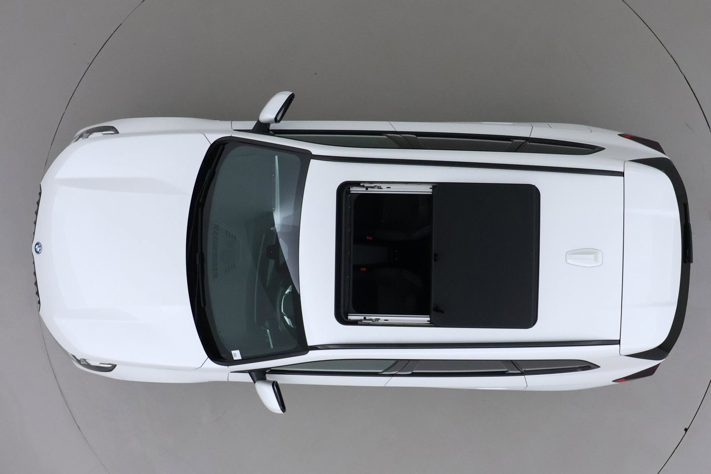 BMW iX1 xDrive30 67 kWh | M Sport | Harman/Kardon | Panoramadak | Adaptieve LED | Elektrische Sportstoelen | Keyless