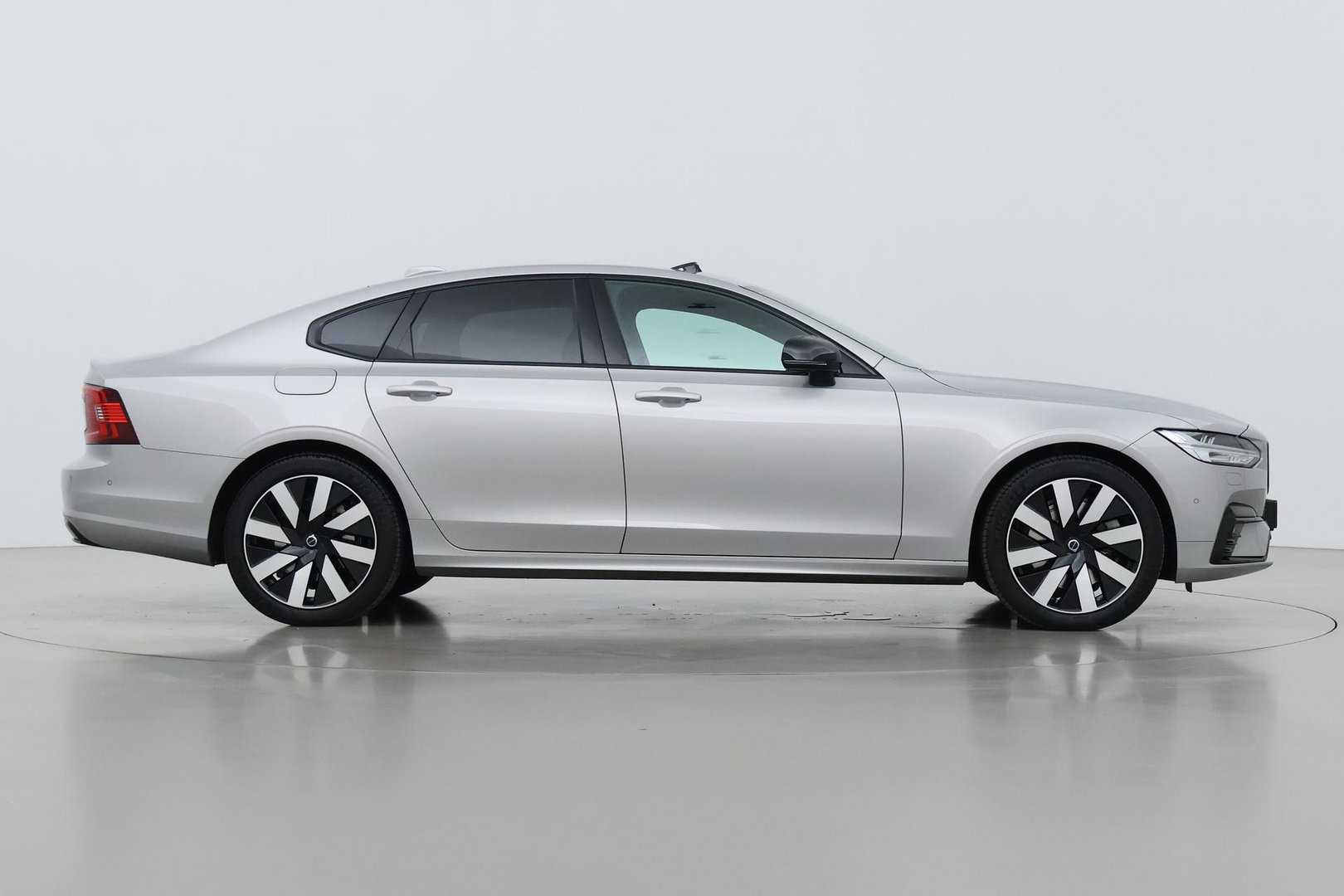 Volvo S90 2.0 B5 Ultimate Dark | Bowers&Wilkins | Luchtvering | Panoramadak | Trekhaak | 360° Camera | Head-Up | Stoel+Stuurverwarming | ACC