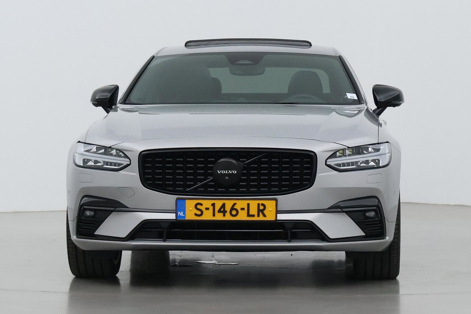 Volvo S90 2.0 B5 Ultimate Dark | Bowers&Wilkins | Luchtvering | Panoramadak | Trekhaak | 360° Camera | Head-Up | Stoel+Stuurverwarming | ACC