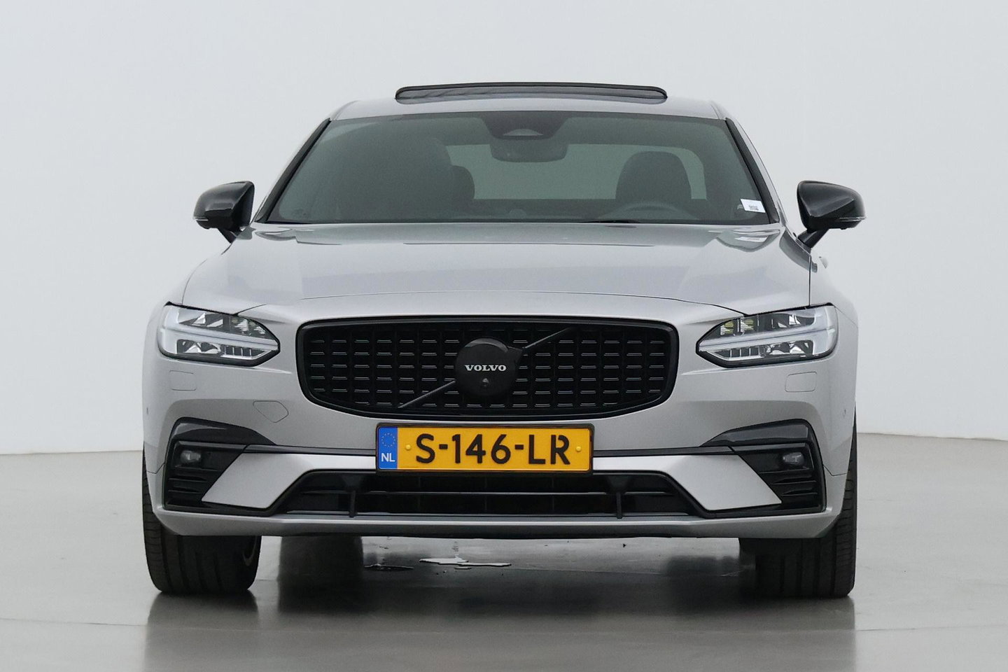 Volvo S90 2.0 B5 Ultimate Dark | Bowers&Wilkins | Luchtvering | Panoramadak | Trekhaak | 360° Camera | Head-Up | Stoel+Stuurverwarming | ACC