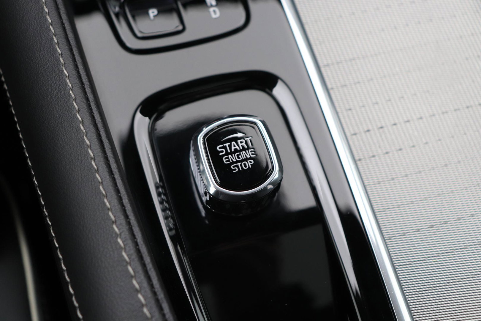 Volvo S90 2.0 B5 Ultimate Dark | Bowers&Wilkins | Luchtvering | Panoramadak | Trekhaak | 360° Camera | Head-Up | Stoel+Stuurverwarming | ACC