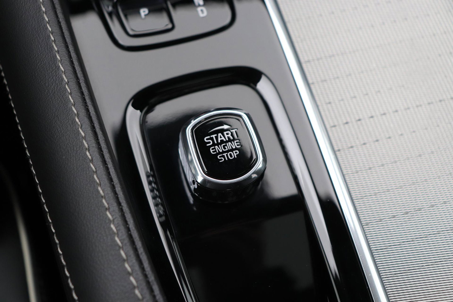 Volvo S90 2.0 B5 Ultimate Dark | Bowers&Wilkins | Luchtvering | Panoramadak | Trekhaak | 360° Camera | Head-Up | Stoel+Stuurverwarming | ACC