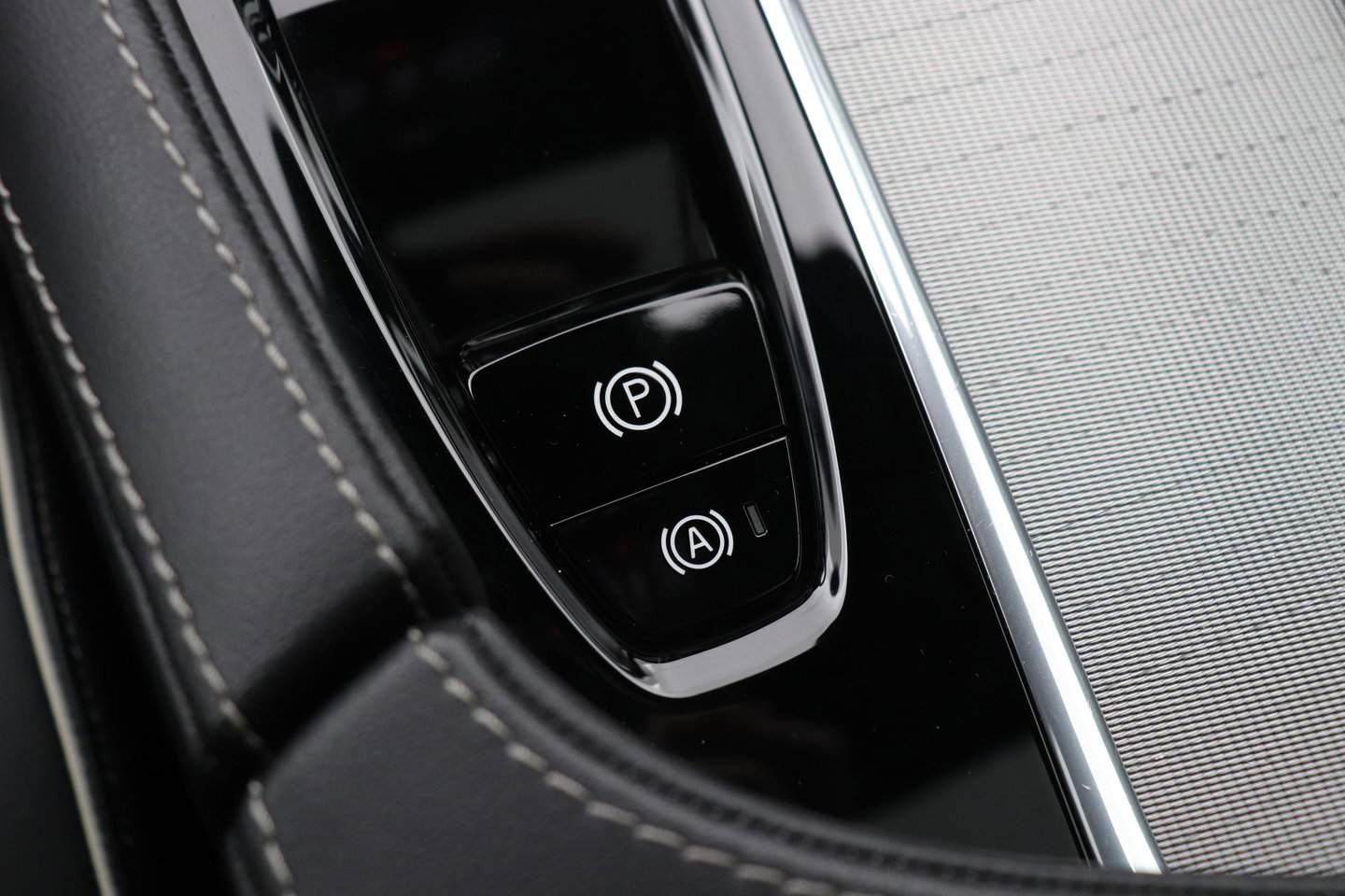 Volvo S90 2.0 B5 Ultimate Dark | Bowers&Wilkins | Luchtvering | Panoramadak | Trekhaak | 360° Camera | Head-Up | Stoel+Stuurverwarming | ACC