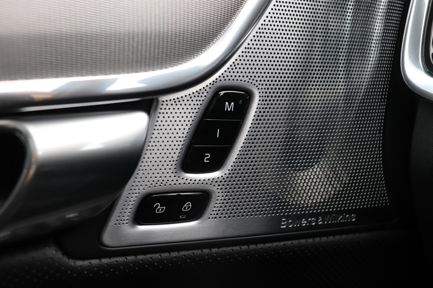 Volvo S90 2.0 B5 Ultimate Dark | Bowers&Wilkins | Luchtvering | Panoramadak | Trekhaak | 360° Camera | Head-Up | Stoel+Stuurverwarming | ACC