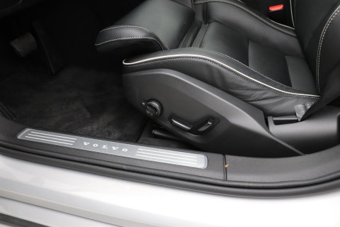 Volvo S90 2.0 B5 Ultimate Dark | Bowers&Wilkins | Luchtvering | Panoramadak | Trekhaak | 360° Camera | Head-Up | Stoel+Stuurverwarming | ACC