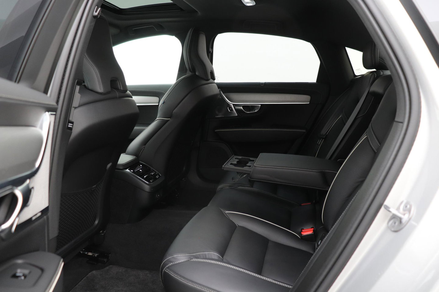 Volvo S90 2.0 B5 Ultimate Dark | Bowers&Wilkins | Luchtvering | Panoramadak | Trekhaak | 360° Camera | Head-Up | Stoel+Stuurverwarming | ACC