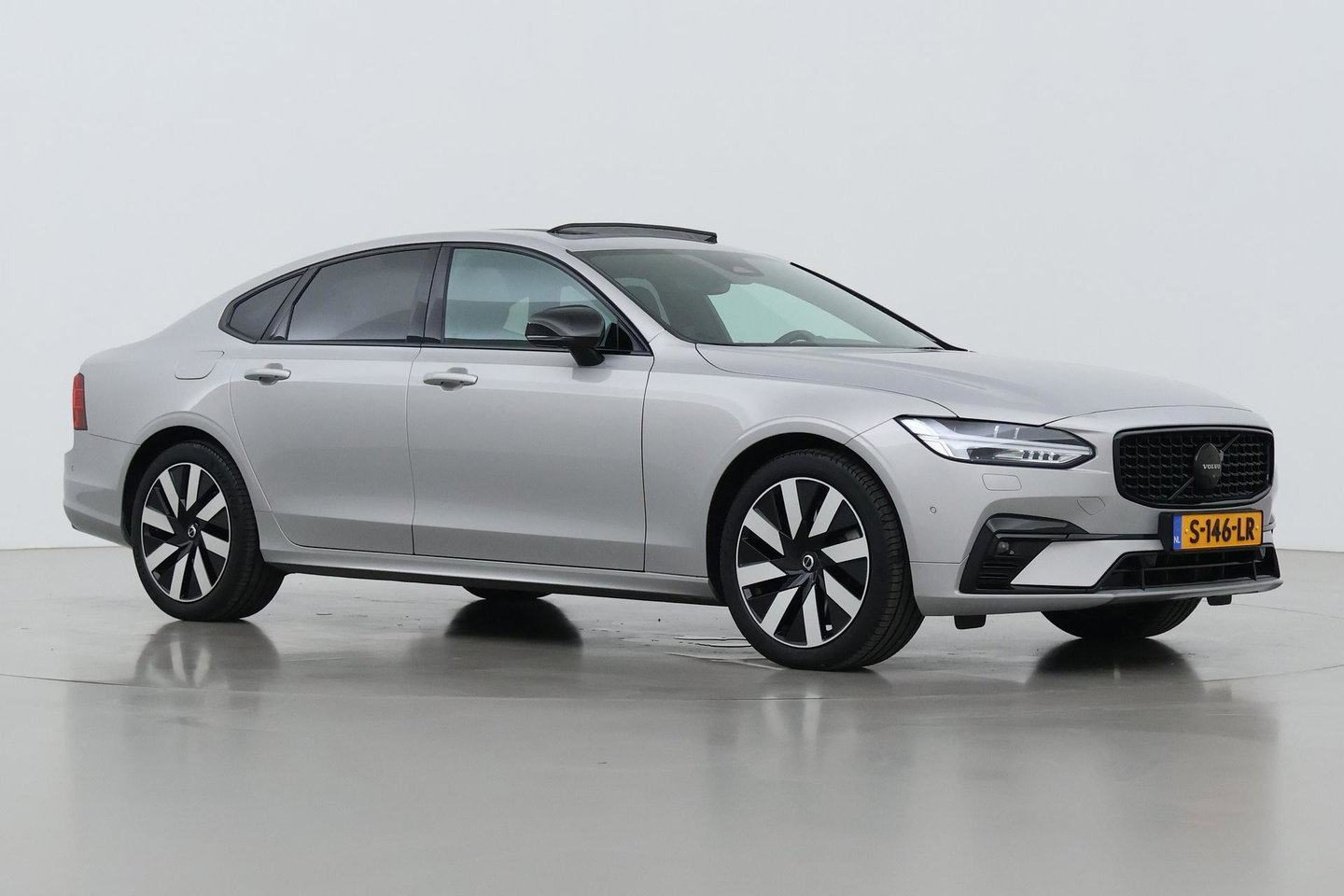 Volvo S90 2.0 B5 Ultimate Dark | Bowers&Wilkins | Luchtvering | Panoramadak | Trekhaak | 360° Camera | Head-Up | Stoel+Stuurverwarming | ACC