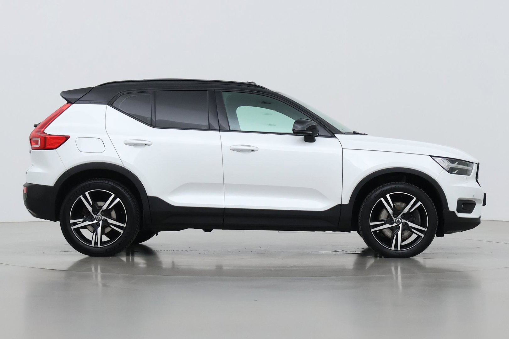 Volvo XC40 T5 Twin Engine R-Design | Harman/Kardon | Panoramadak | BLIS | Camera | Stoel+Stuurverwarming | Keyless | ACC | 19 Inch