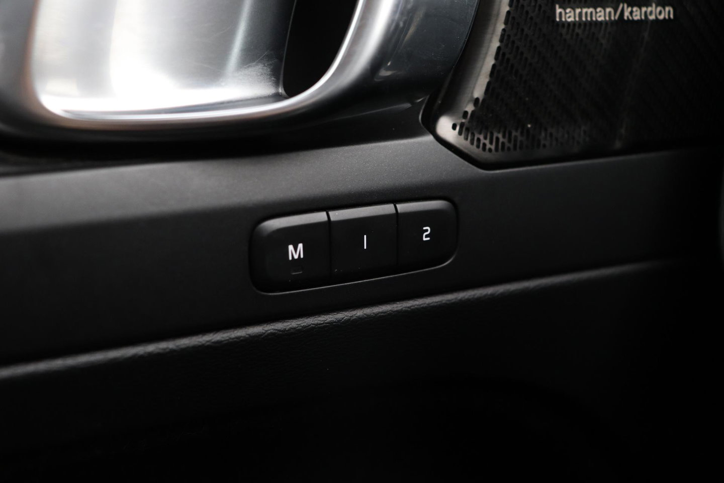 Volvo XC40 T5 Twin Engine R-Design | Harman/Kardon | Panoramadak | BLIS | Camera | Stoel+Stuurverwarming | Keyless | ACC | 19 Inch