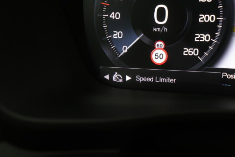 Volvo XC40 T5 Twin Engine R-Design | Harman/Kardon | Panoramadak | BLIS | Camera | Stoel+Stuurverwarming | Keyless | ACC | 19 Inch
