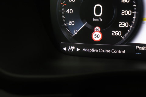 Volvo XC40 T5 Twin Engine R-Design | Harman/Kardon | Panoramadak | BLIS | Camera | Stoel+Stuurverwarming | Keyless | ACC | 19 Inch