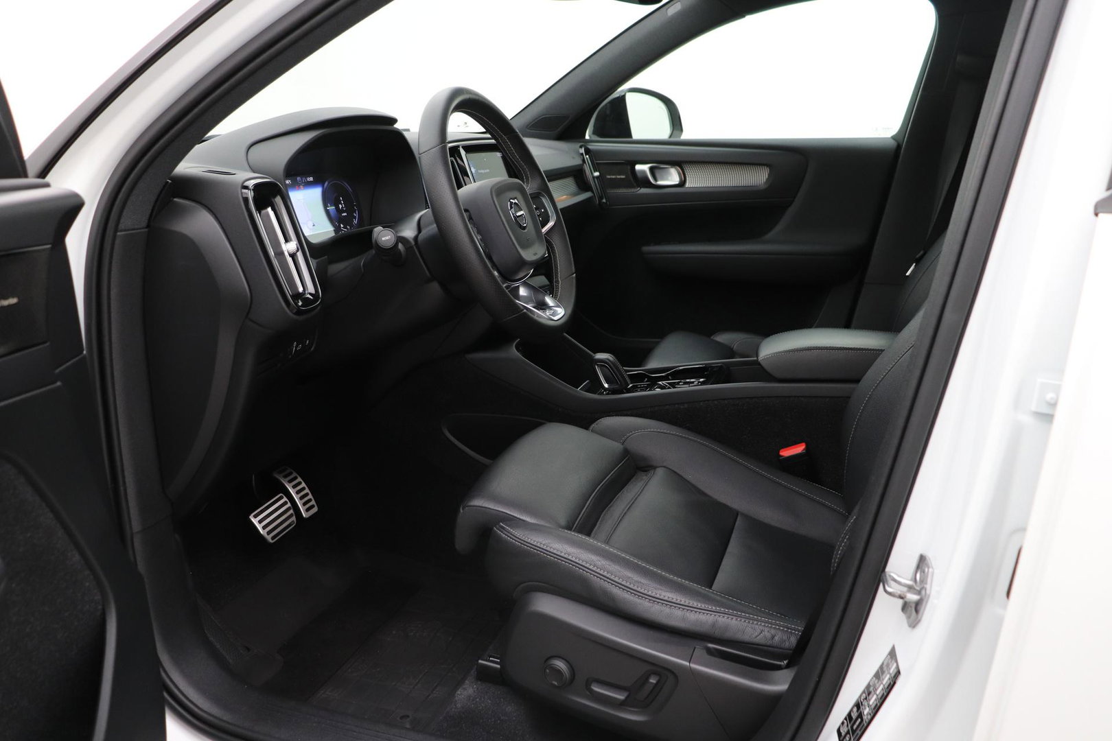 Volvo XC40 T5 Twin Engine R-Design | Harman/Kardon | Panoramadak | BLIS | Camera | Stoel+Stuurverwarming | Keyless | ACC | 19 Inch