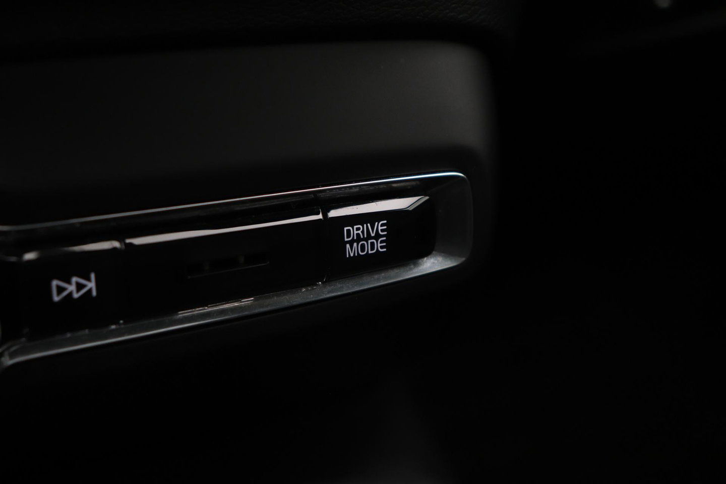 Volvo XC40 T5 Twin Engine R-Design | Harman/Kardon | Panoramadak | BLIS | Camera | Stoel+Stuurverwarming | Keyless | ACC | 19 Inch