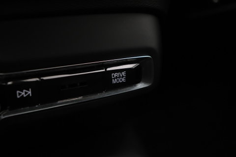 Volvo XC40 T5 Twin Engine R-Design | Harman/Kardon | Panoramadak | BLIS | Camera | Stoel+Stuurverwarming | Keyless | ACC | 19 Inch