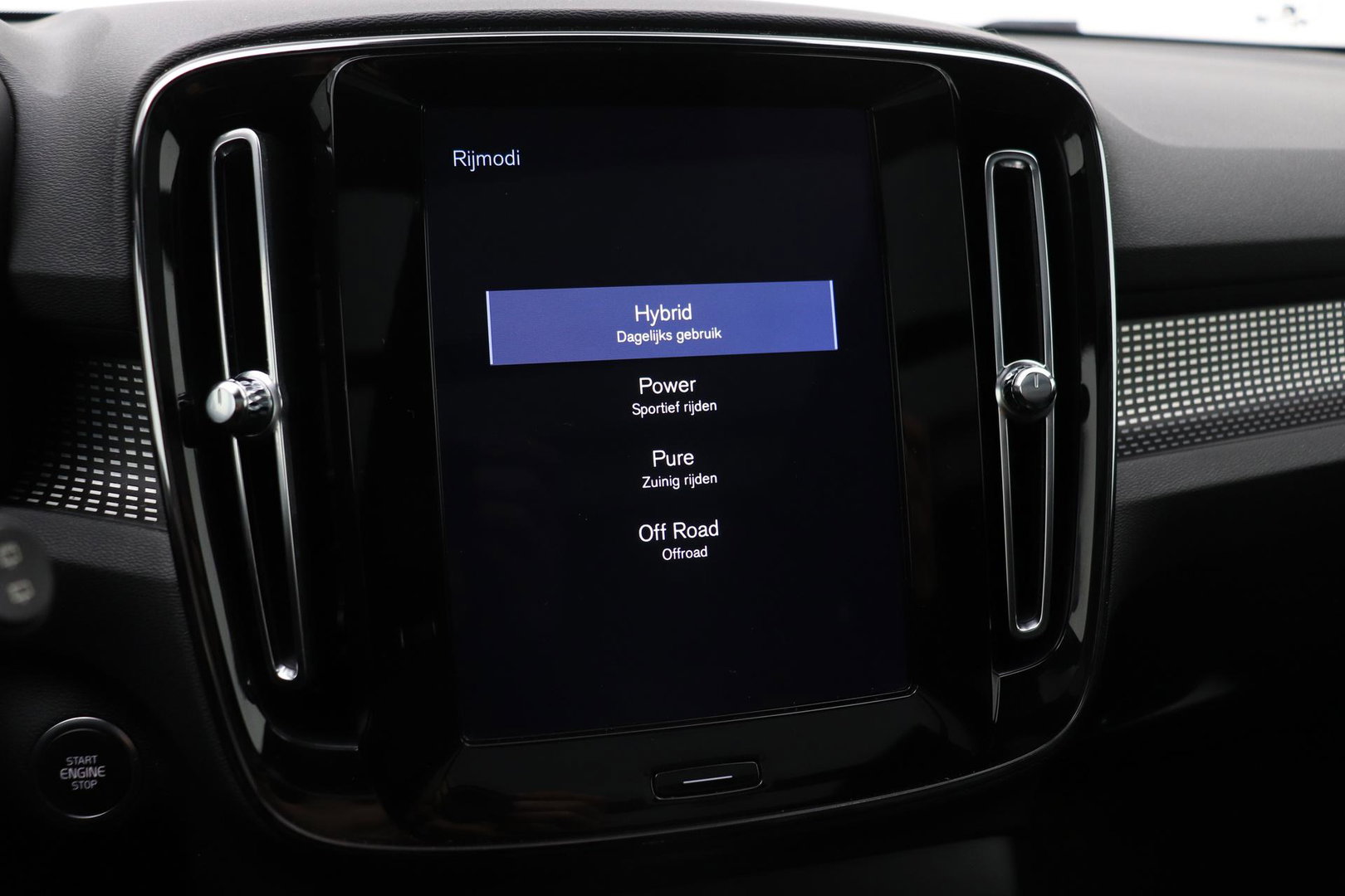 Volvo XC40 T5 Twin Engine R-Design | Harman/Kardon | Panoramadak | BLIS | Camera | Stoel+Stuurverwarming | Keyless | ACC | 19 Inch