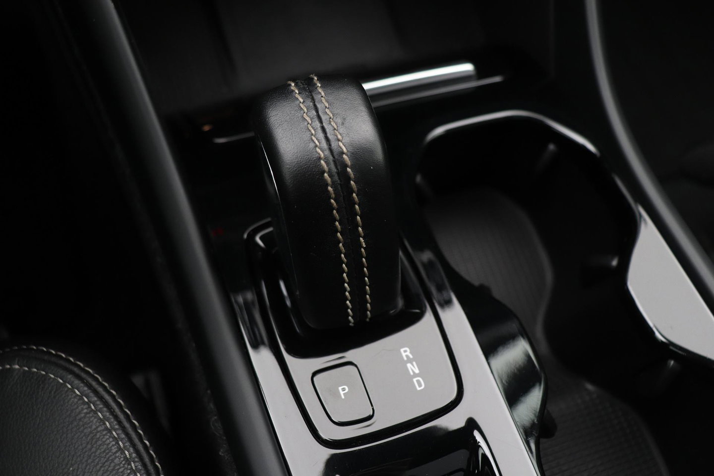 Volvo XC40 T5 Twin Engine R-Design | Harman/Kardon | Panoramadak | BLIS | Camera | Stoel+Stuurverwarming | Keyless | ACC | 19 Inch