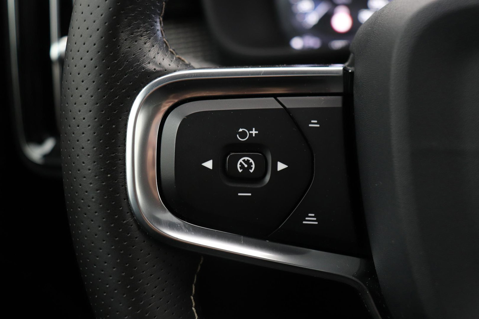 Volvo XC40 T5 Twin Engine R-Design | Harman/Kardon | Panoramadak | BLIS | Camera | Stoel+Stuurverwarming | Keyless | ACC | 19 Inch