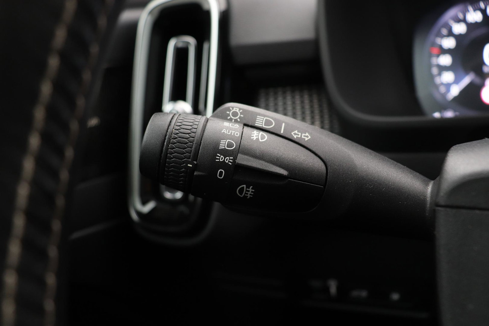 Volvo XC40 T5 Twin Engine R-Design | Harman/Kardon | Panoramadak | BLIS | Camera | Stoel+Stuurverwarming | Keyless | ACC | 19 Inch
