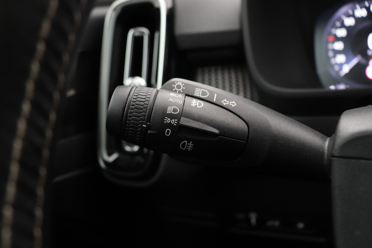 Volvo XC40 T5 Twin Engine R-Design | Harman/Kardon | Panoramadak | BLIS | Camera | Stoel+Stuurverwarming | Keyless | ACC | 19 Inch