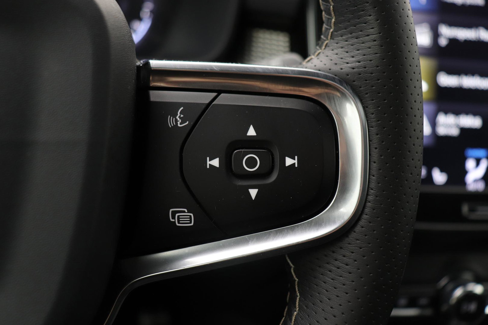 Volvo XC40 T5 Twin Engine R-Design | Harman/Kardon | Panoramadak | BLIS | Camera | Stoel+Stuurverwarming | Keyless | ACC | 19 Inch
