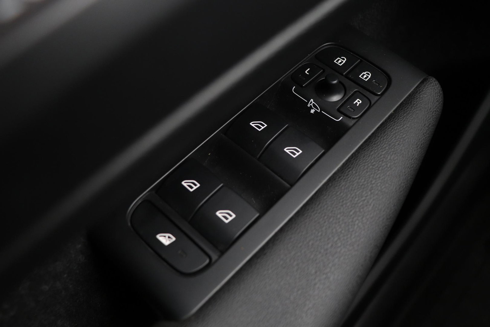 Volvo XC40 T5 Twin Engine R-Design | Harman/Kardon | Panoramadak | BLIS | Camera | Stoel+Stuurverwarming | Keyless | ACC | 19 Inch