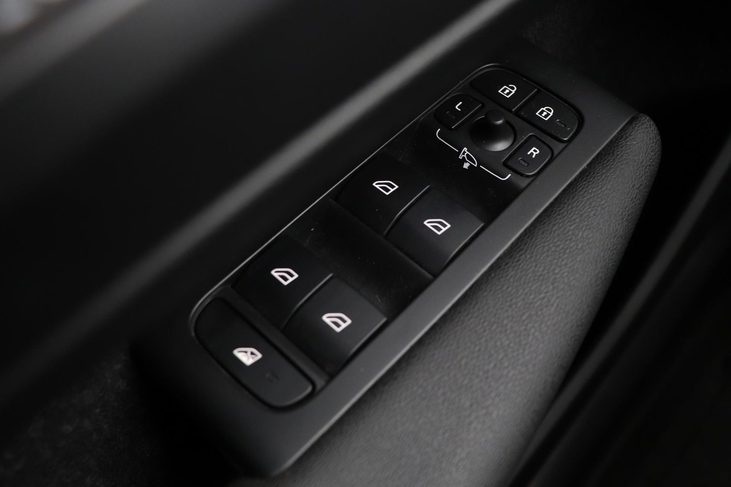 Volvo XC40 T5 Twin Engine R-Design | Harman/Kardon | Panoramadak | BLIS | Camera | Stoel+Stuurverwarming | Keyless | ACC | 19 Inch