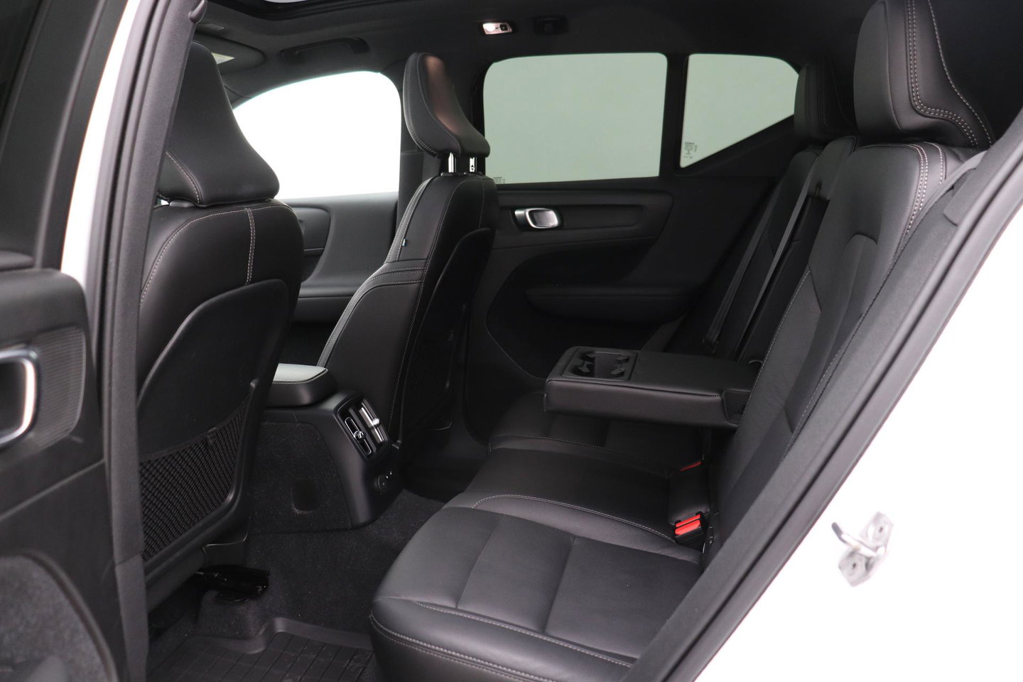 Volvo XC40 T5 Twin Engine R-Design | Harman/Kardon | Panoramadak | BLIS | Camera | Stoel+Stuurverwarming | Keyless | ACC | 19 Inch