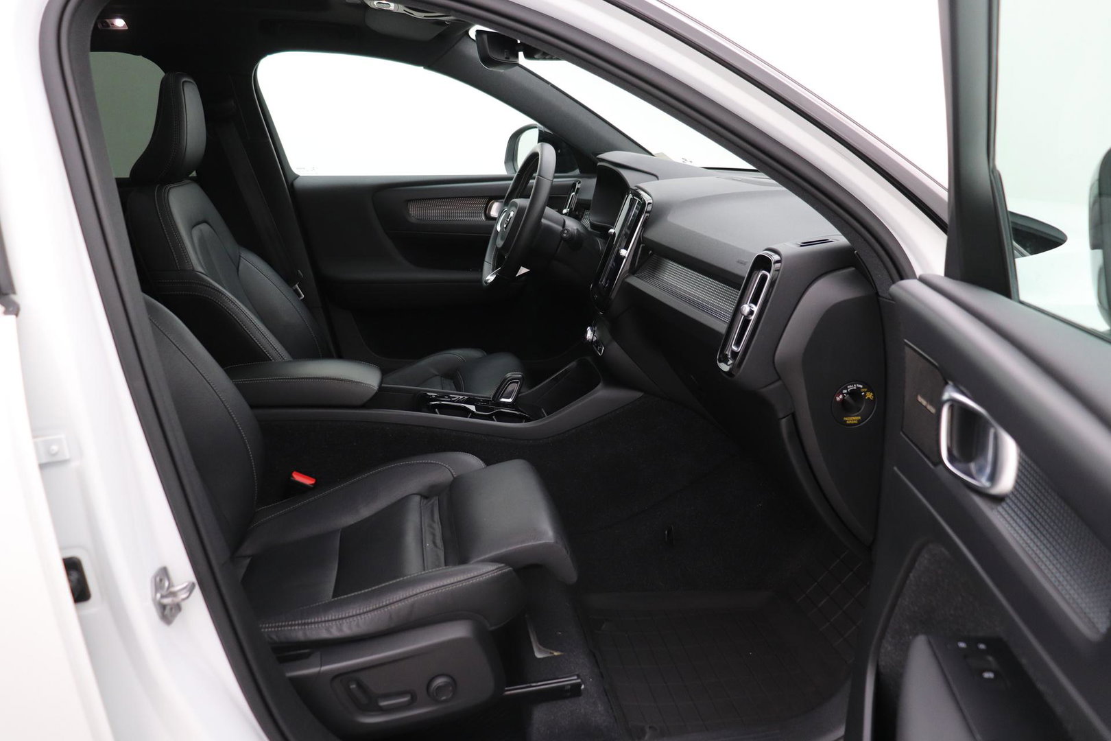Volvo XC40 T5 Twin Engine R-Design | Harman/Kardon | Panoramadak | BLIS | Camera | Stoel+Stuurverwarming | Keyless | ACC | 19 Inch