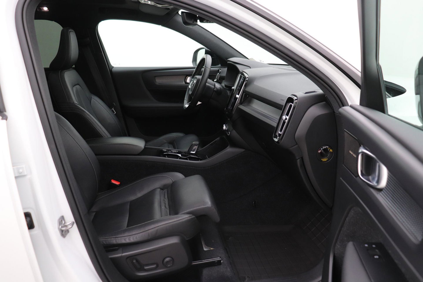 Volvo XC40 T5 Twin Engine R-Design | Harman/Kardon | Panoramadak | BLIS | Camera | Stoel+Stuurverwarming | Keyless | ACC | 19 Inch