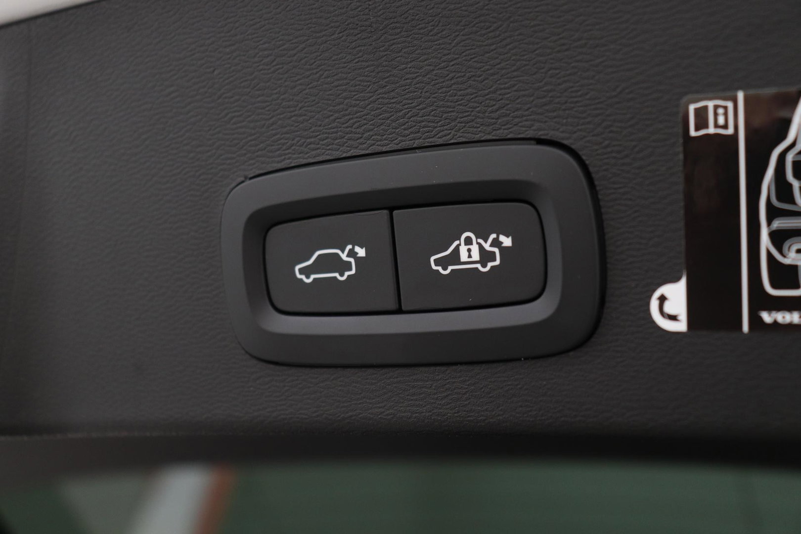 Volvo XC40 T5 Twin Engine R-Design | Harman/Kardon | Panoramadak | BLIS | Camera | Stoel+Stuurverwarming | Keyless | ACC | 19 Inch