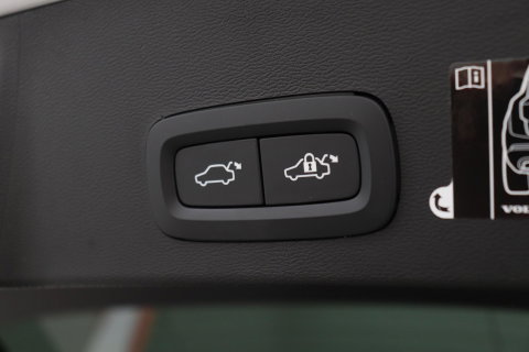 Volvo XC40 T5 Twin Engine R-Design | Harman/Kardon | Panoramadak | BLIS | Camera | Stoel+Stuurverwarming | Keyless | ACC | 19 Inch