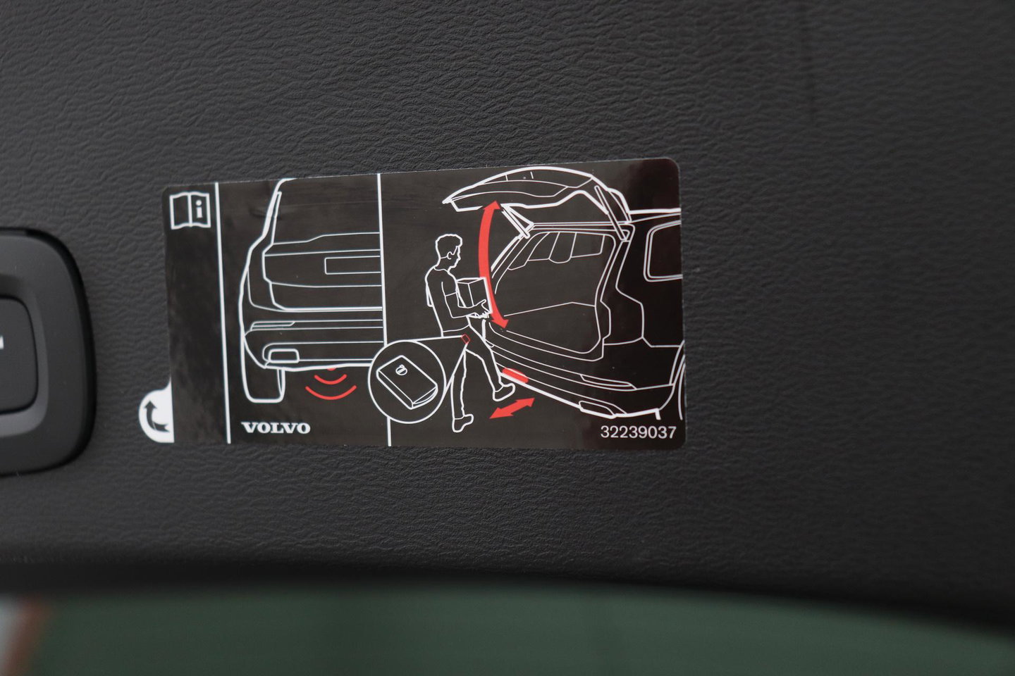 Volvo XC40 T5 Twin Engine R-Design | Harman/Kardon | Panoramadak | BLIS | Camera | Stoel+Stuurverwarming | Keyless | ACC | 19 Inch