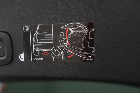 Volvo XC40 T5 Twin Engine R-Design | Harman/Kardon | Panoramadak | BLIS | Camera | Stoel+Stuurverwarming | Keyless | ACC | 19 Inch