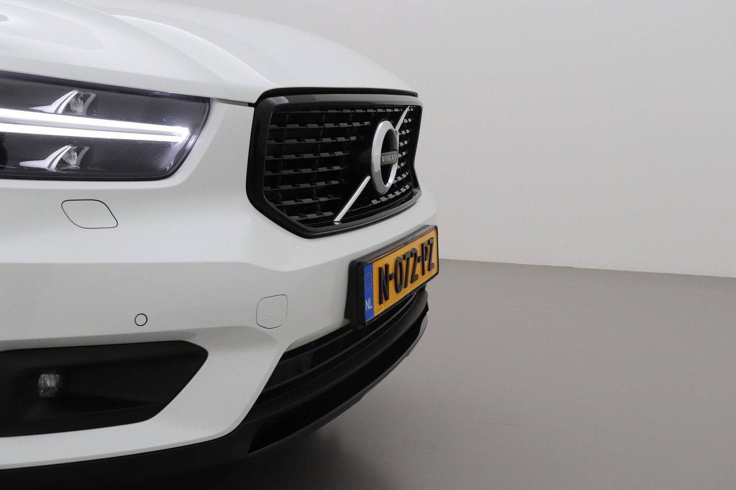 Volvo XC40 T5 Twin Engine R-Design | Harman/Kardon | Panoramadak | BLIS | Camera | Stoel+Stuurverwarming | Keyless | ACC | 19 Inch