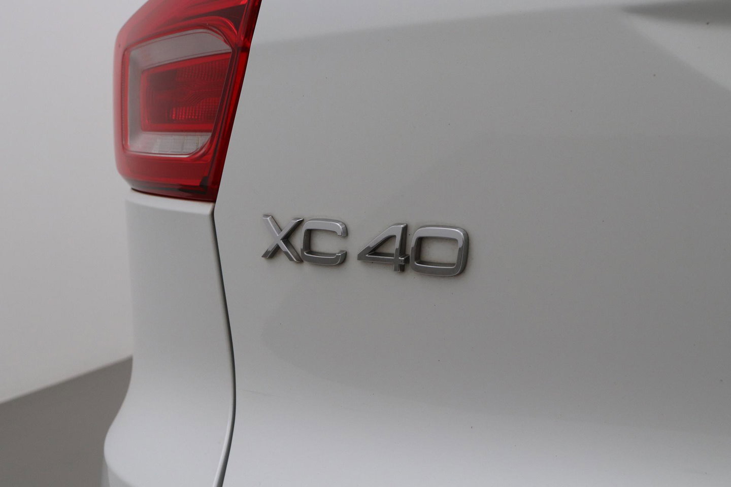 Volvo XC40 T5 Twin Engine R-Design | Harman/Kardon | Panoramadak | BLIS | Camera | Stoel+Stuurverwarming | Keyless | ACC | 19 Inch