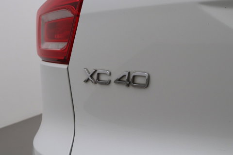 Volvo XC40 T5 Twin Engine R-Design | Harman/Kardon | Panoramadak | BLIS | Camera | Stoel+Stuurverwarming | Keyless | ACC | 19 Inch