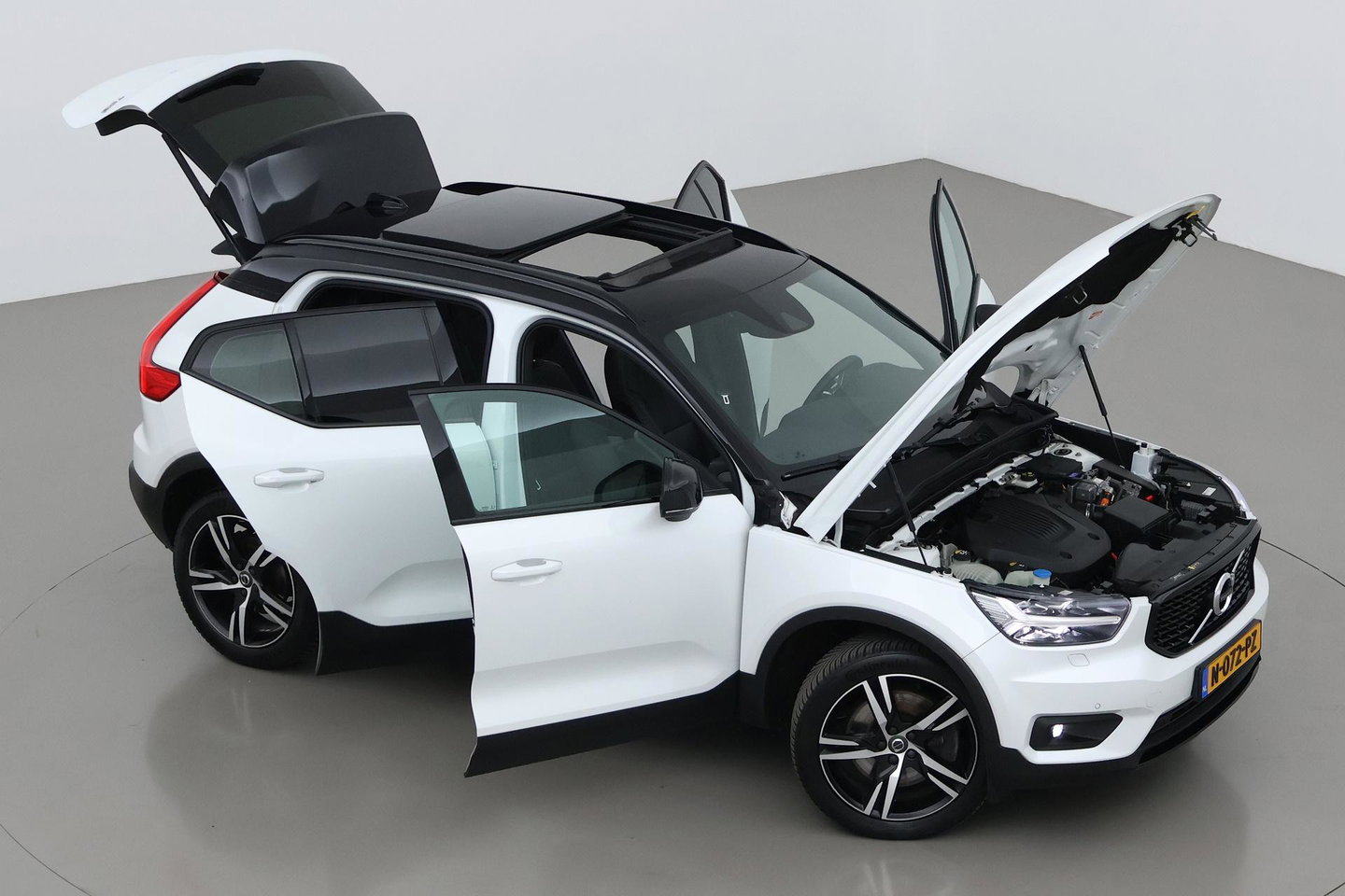 Volvo XC40 T5 Twin Engine R-Design | Harman/Kardon | Panoramadak | BLIS | Camera | Stoel+Stuurverwarming | Keyless | ACC | 19 Inch
