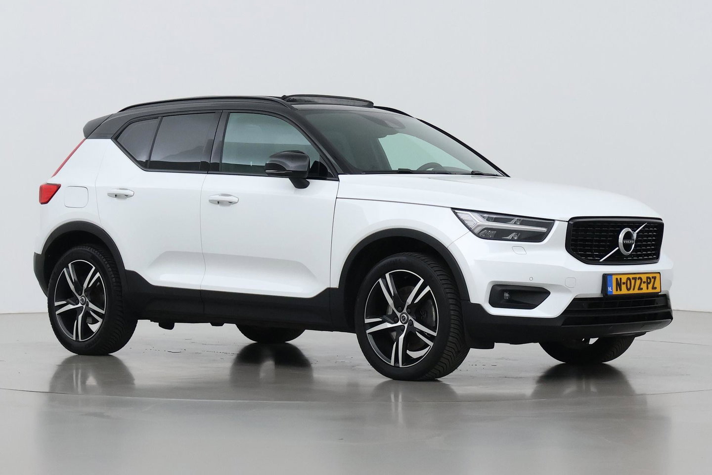 Volvo XC40 T5 Twin Engine R-Design | Harman/Kardon | Panoramadak | BLIS | Camera | Stoel+Stuurverwarming | Keyless | ACC | 19 Inch