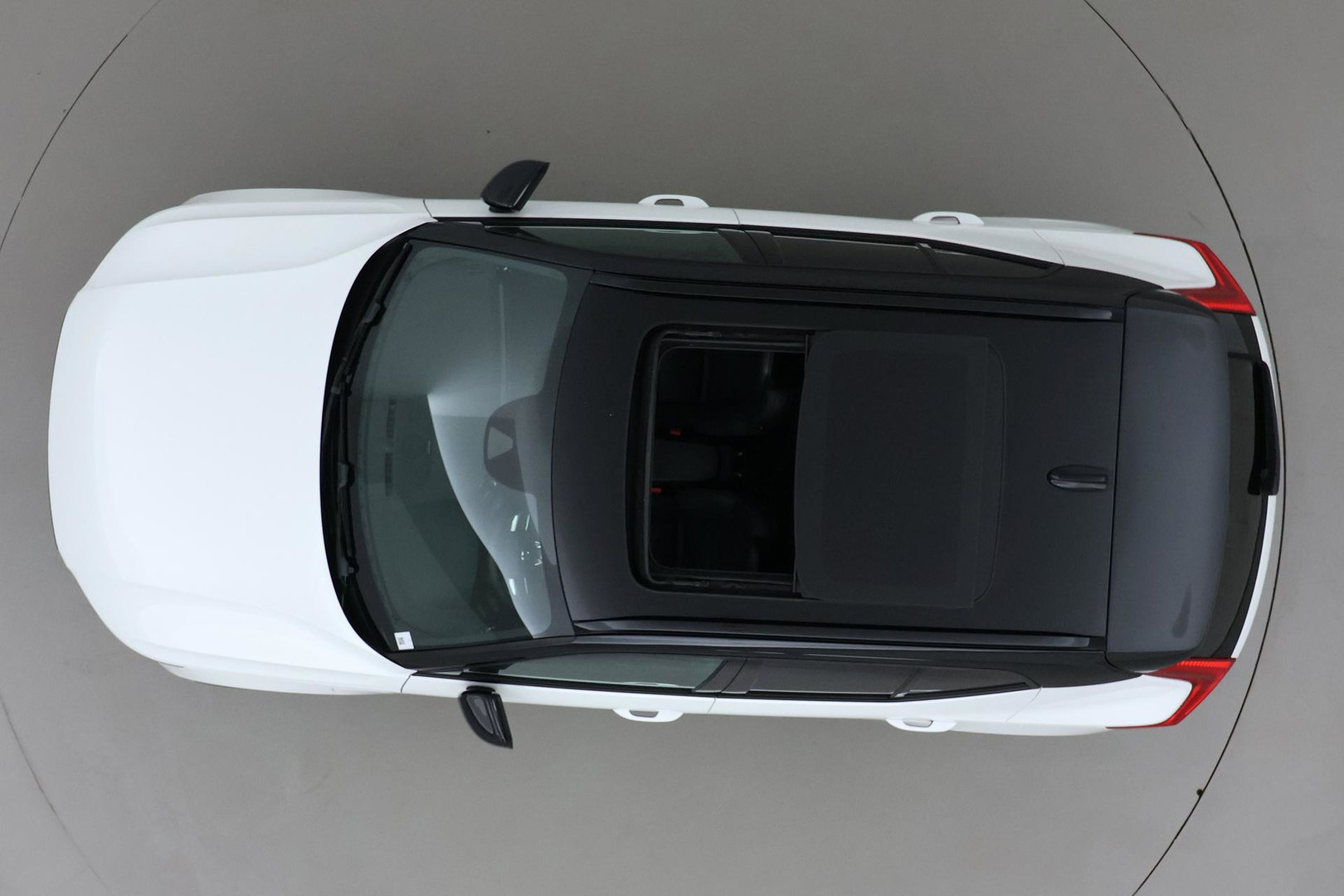 Volvo XC40 T5 Twin Engine R-Design | Harman/Kardon | Panoramadak | BLIS | Camera | Stoel+Stuurverwarming | Keyless | ACC | 19 Inch