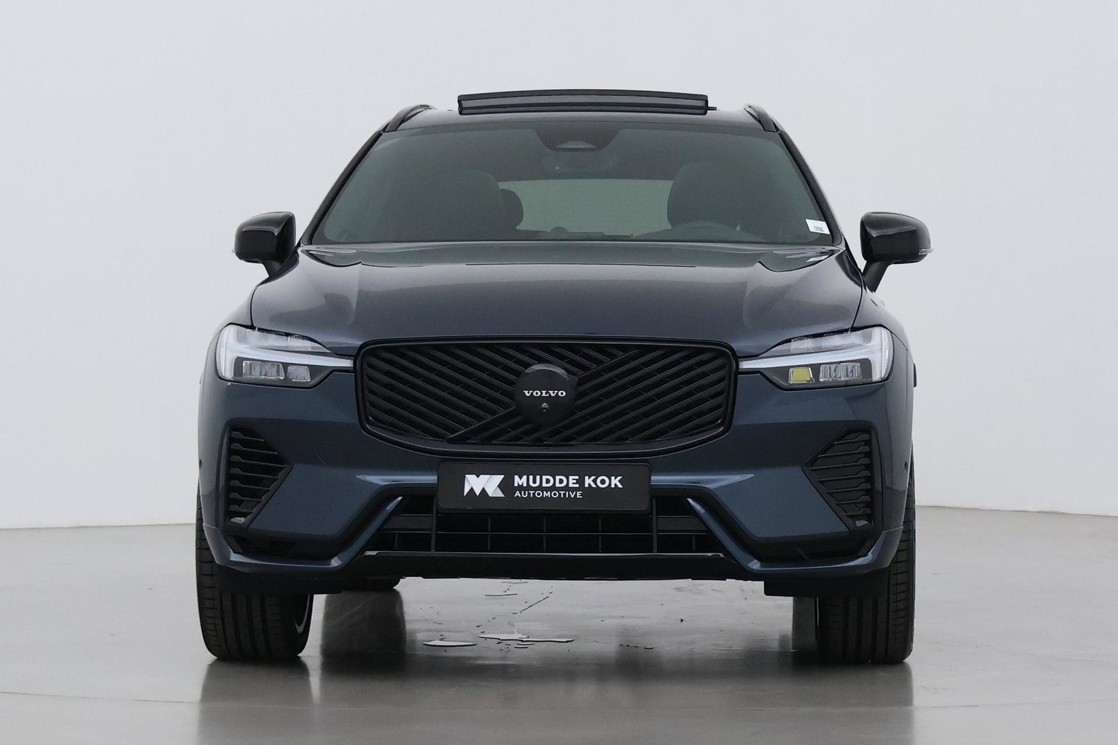 Volvo XC60 T6 Plus Black Edition | Bowers&Wilkins | Panoramadak | 360° Camera | Head-Up | Trekhaak | Ventilatie+Massage | 21 Inch
