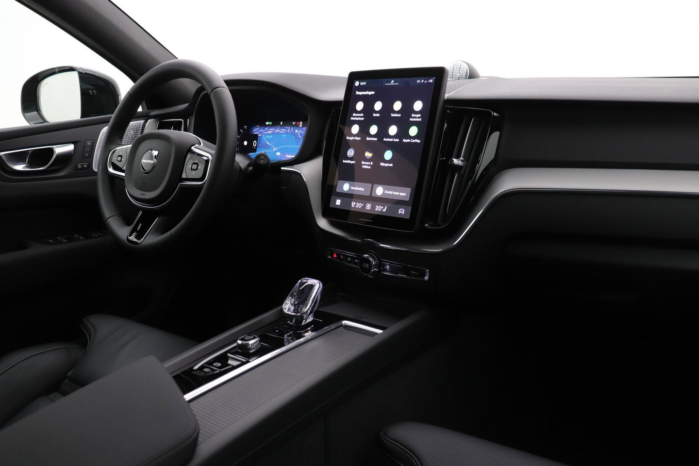 Volvo XC60 T6 Plus Black Edition | Bowers&Wilkins | Panoramadak | 360° Camera | Head-Up | Trekhaak | Ventilatie+Massage | 21 Inch
