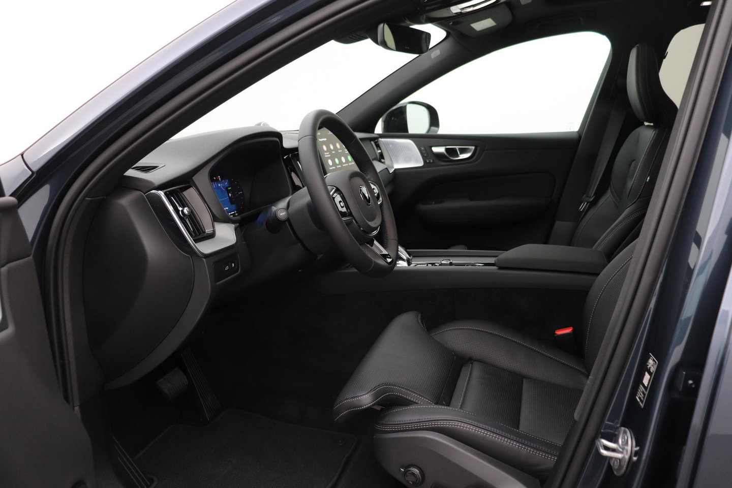Volvo XC60 T6 Plus Black Edition | Bowers&Wilkins | Panoramadak | 360° Camera | Head-Up | Trekhaak | Ventilatie+Massage | 21 Inch