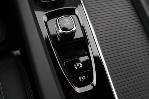 Volvo XC60 T6 Plus Black Edition | Bowers&Wilkins | Panoramadak | 360° Camera | Head-Up | Trekhaak | Ventilatie+Massage | 21 Inch