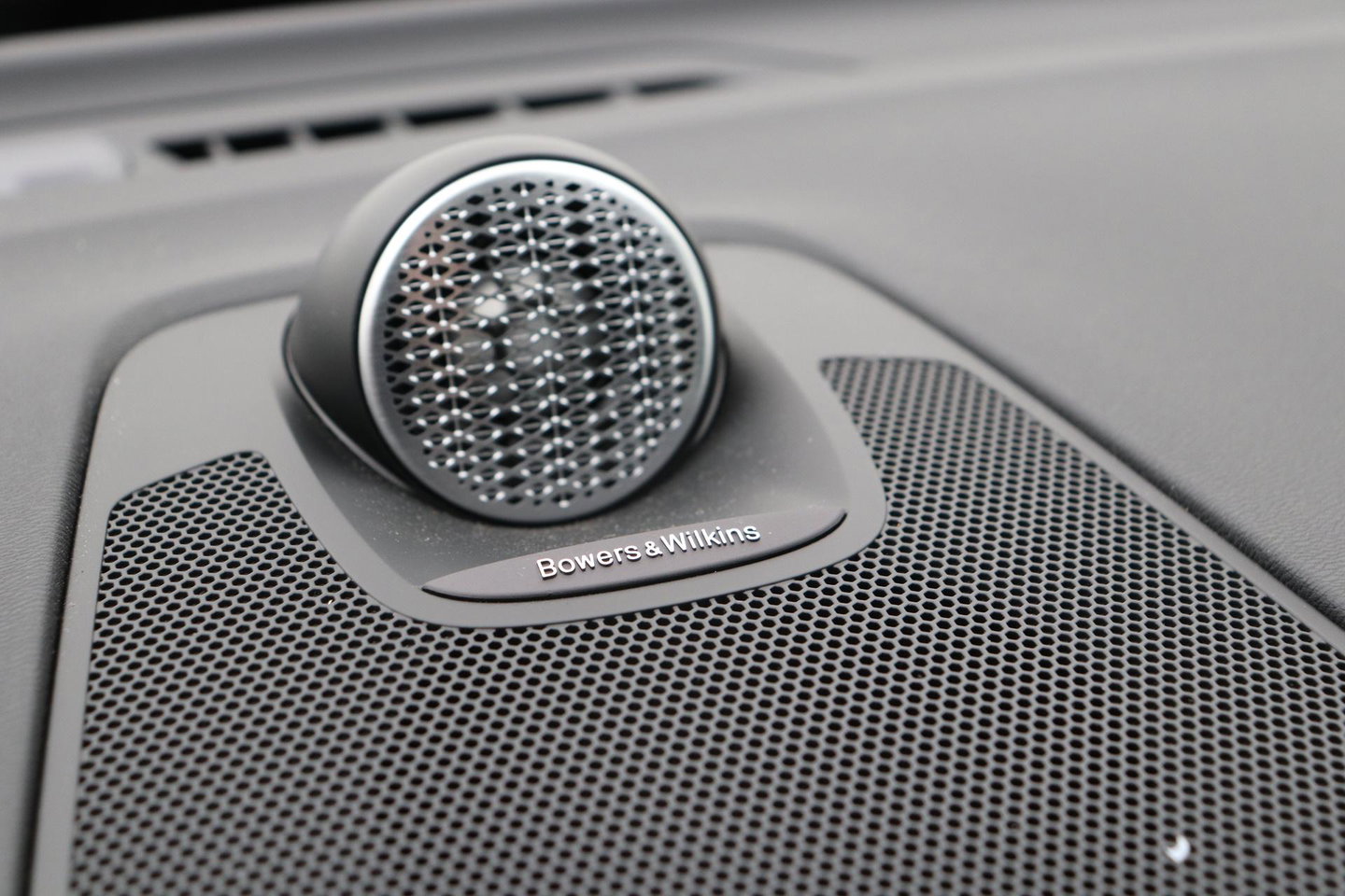 Volvo XC60 T6 Plus Black Edition | Bowers&Wilkins | Panoramadak | 360° Camera | Head-Up | Trekhaak | Ventilatie+Massage | 21 Inch
