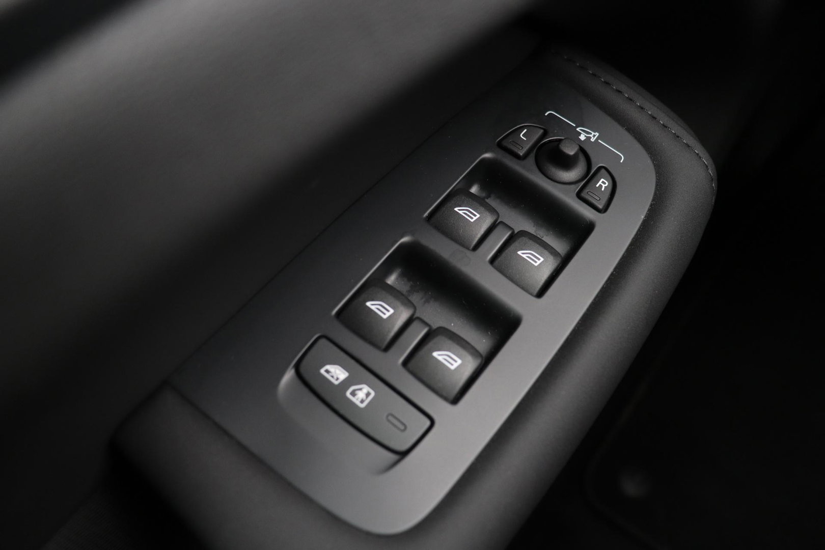 Volvo XC60 T6 Plus Black Edition | Bowers&Wilkins | Panoramadak | 360° Camera | Head-Up | Trekhaak | Ventilatie+Massage | 21 Inch