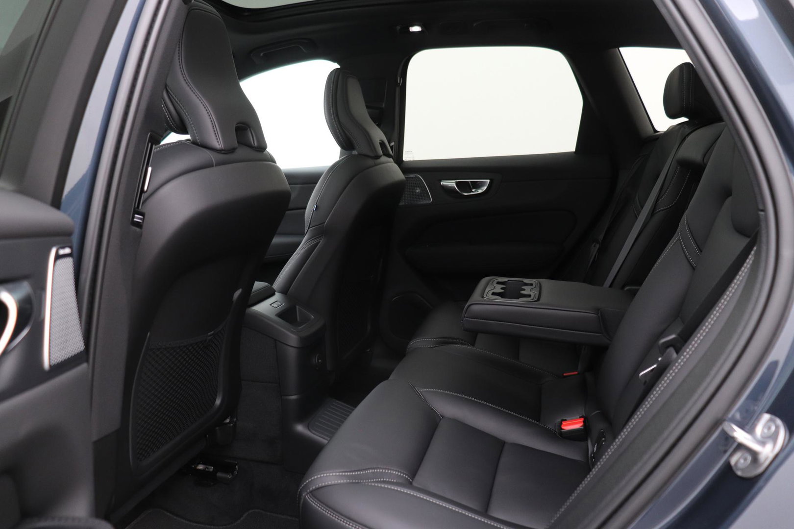 Volvo XC60 T6 Plus Black Edition | Bowers&Wilkins | Panoramadak | 360° Camera | Head-Up | Trekhaak | Ventilatie+Massage | 21 Inch