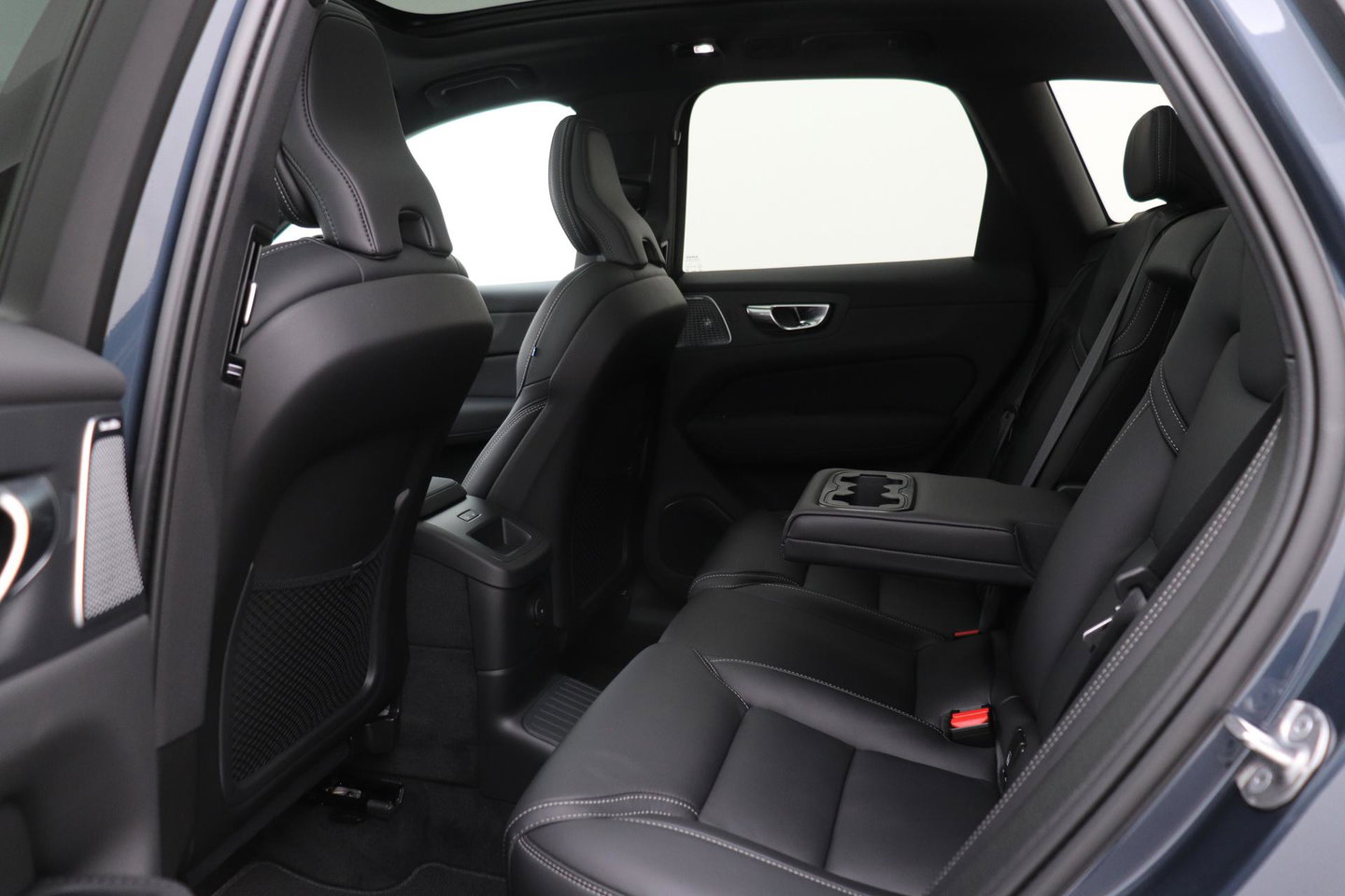 Volvo XC60 T6 Plus Black Edition | Bowers&Wilkins | Panoramadak | 360° Camera | Head-Up | Trekhaak | Ventilatie+Massage | 21 Inch