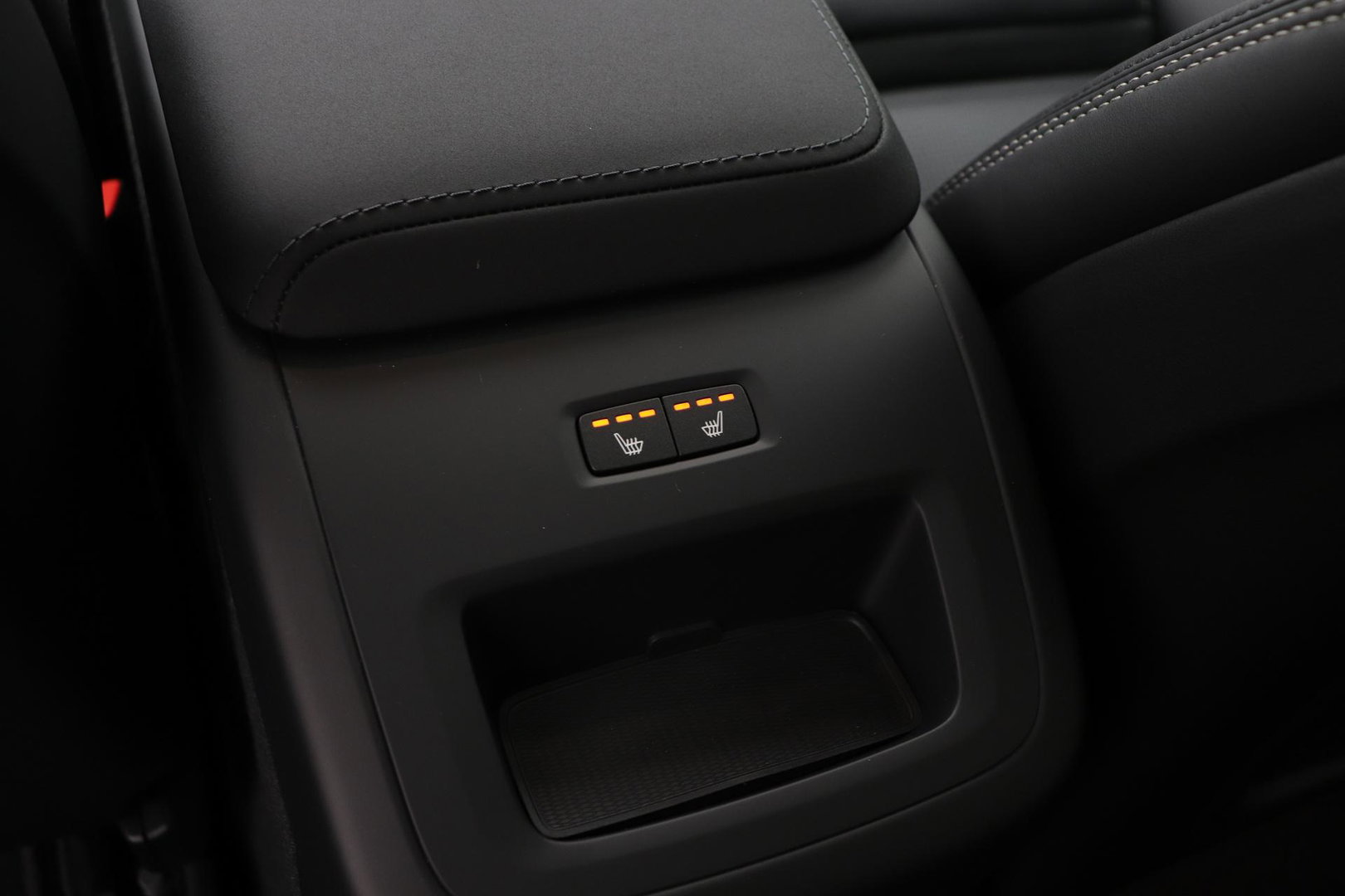 Volvo XC60 T6 Plus Black Edition | Bowers&Wilkins | Panoramadak | 360° Camera | Head-Up | Trekhaak | Ventilatie+Massage | 21 Inch