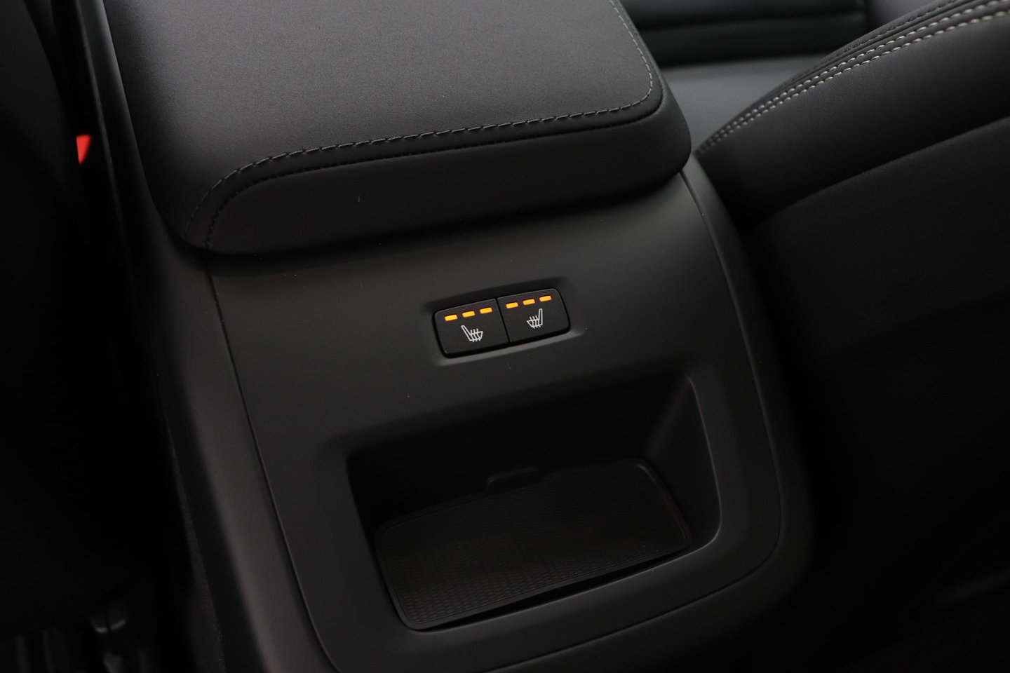Volvo XC60 T6 Plus Black Edition | Bowers&Wilkins | Panoramadak | 360° Camera | Head-Up | Trekhaak | Ventilatie+Massage | 21 Inch
