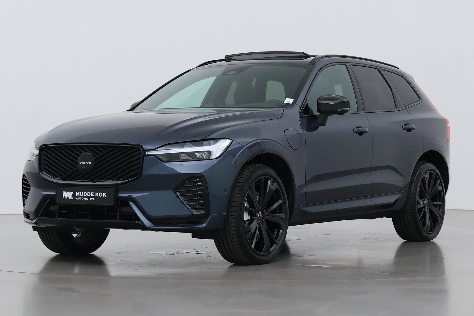 Volvo XC60 T6 Plus Black Edition | Bowers&Wilkins | Panoramadak | 360° Camera | Head-Up | Trekhaak | Ventilatie+Massage | 21 Inch